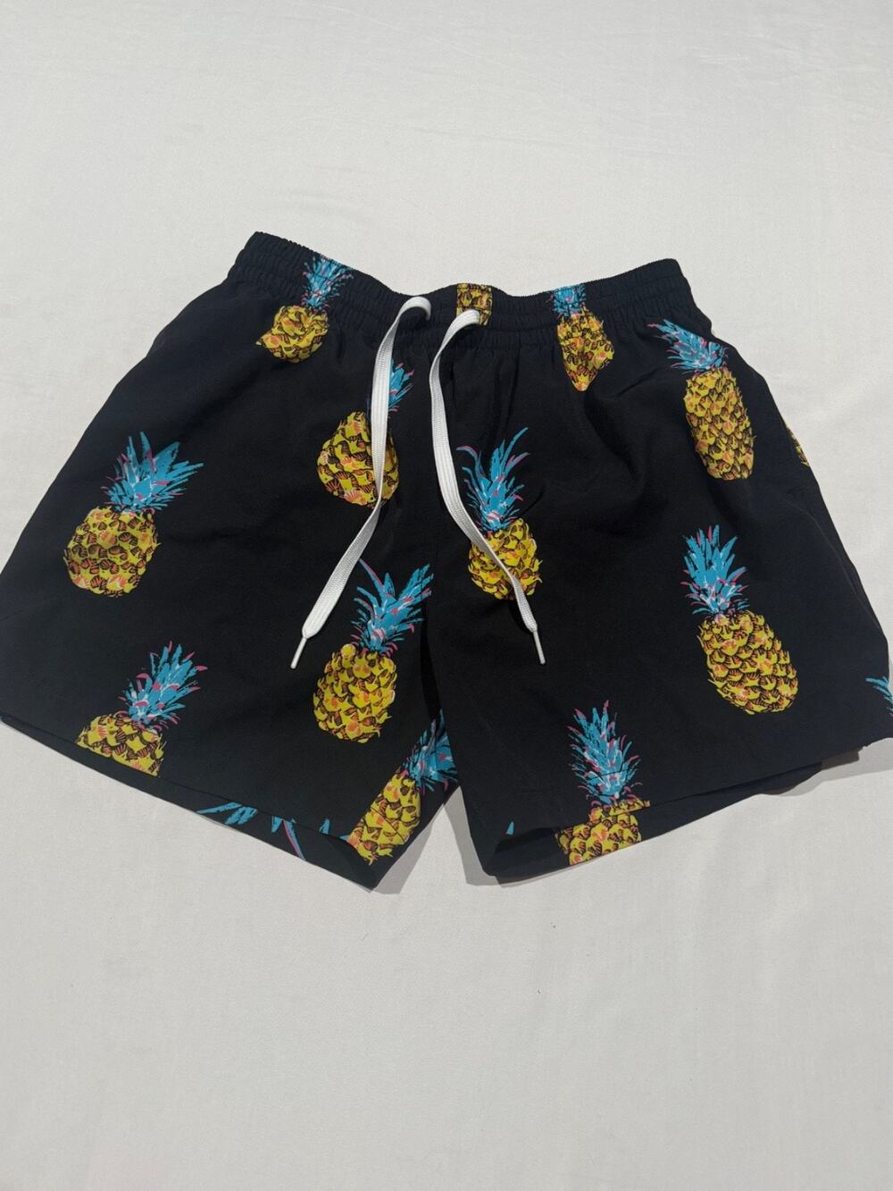 Chubbies Pineapple Sundaes Swim Trunks Men’s Size M 5.5” Inseam Lined Shorts